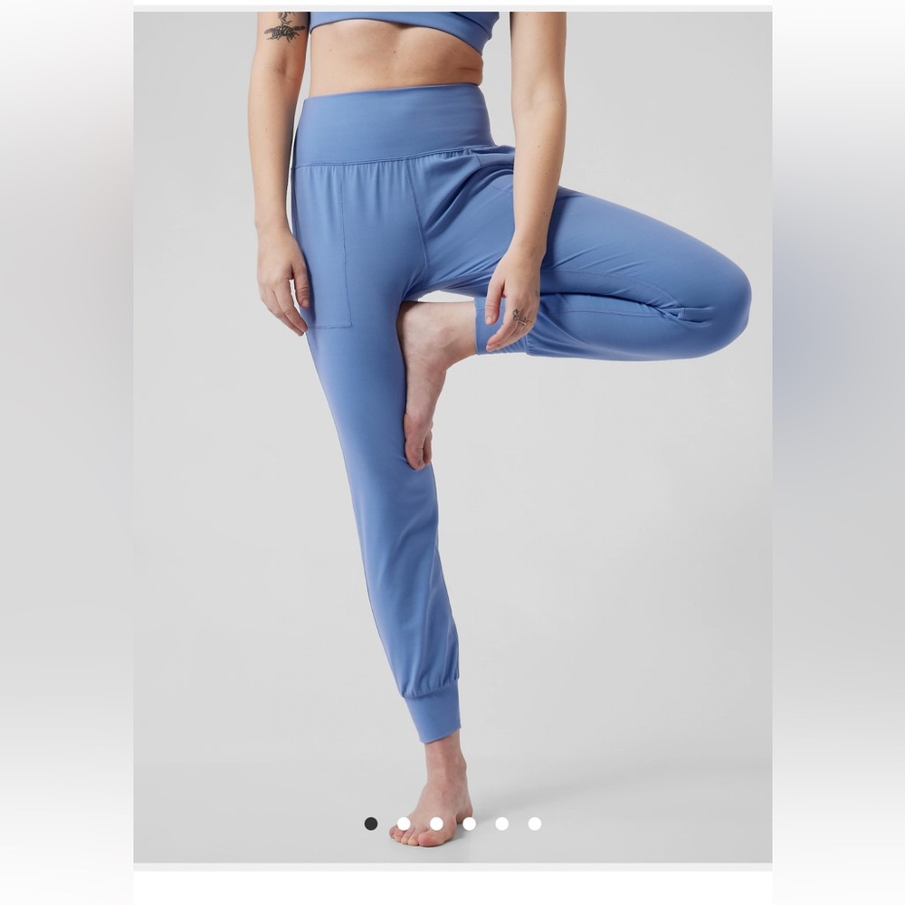 NWT Athleta Salutation Jogger
